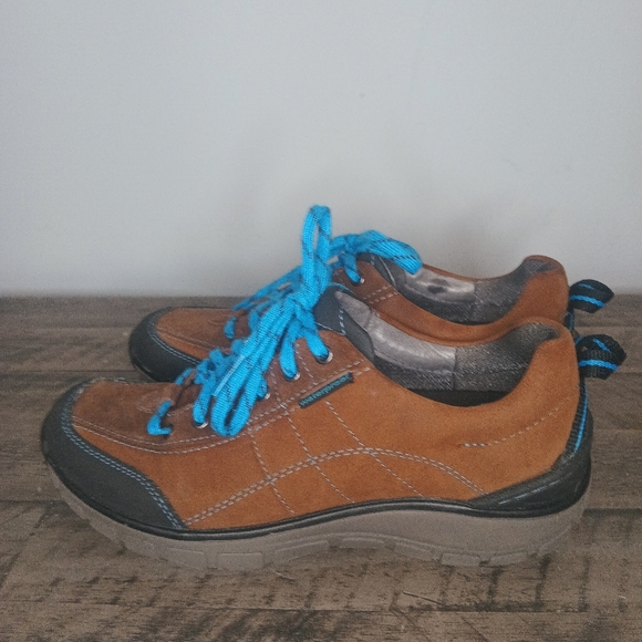 Clarks Shoes - Clarks Wave Walk Waterproof Lace Up Shoes NWOT/B